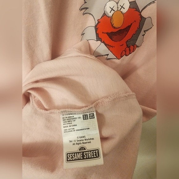 Kaws x Elmo Sesame Street Uniglo Single Stitch Pink Shirt Sz Small - Picture 6 of 9